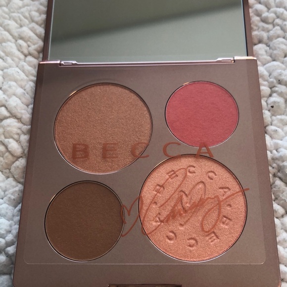 Becca X Chrissy Teigen Glow Face Palette - Picture 4 of 4